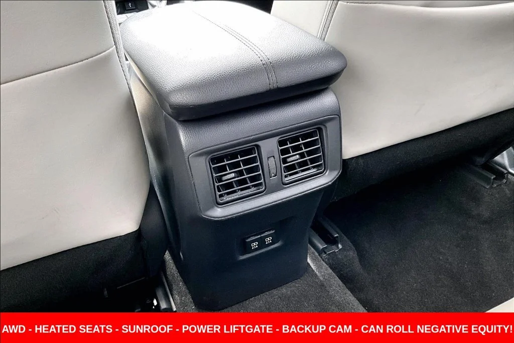 Used 2020 Gray Toyota XLE Premium image 10
