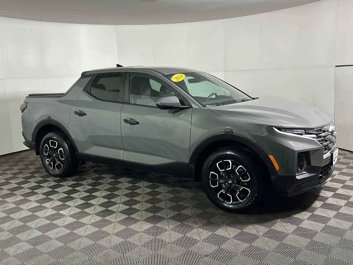 Used 2024 Hampton Gray Hyundai SE image 5