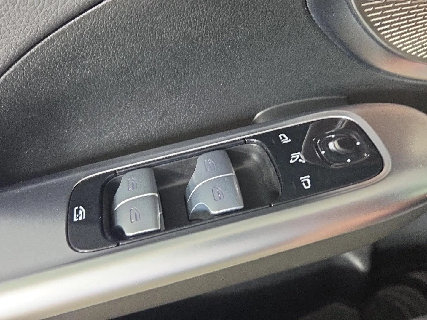 Used 2024 Selenite Grey Metallic Mercedes-Benz C 300 image 21