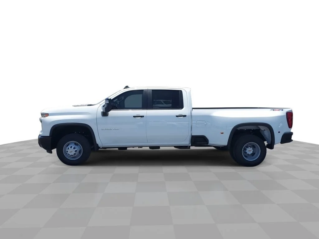 New 2026 Summit White Chevrolet WT image 5