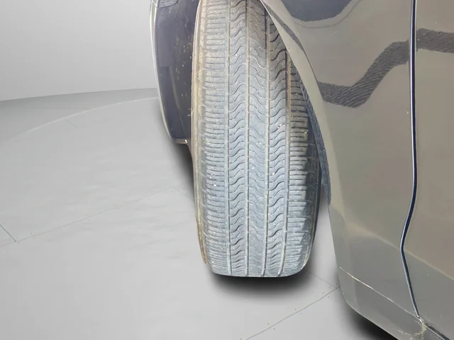 Used 2019 Black Ford SE image 32