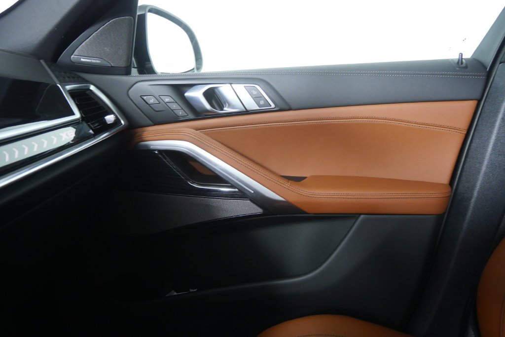 New 2027 Black Sapphire Metallic BMW xDrive40i image 24