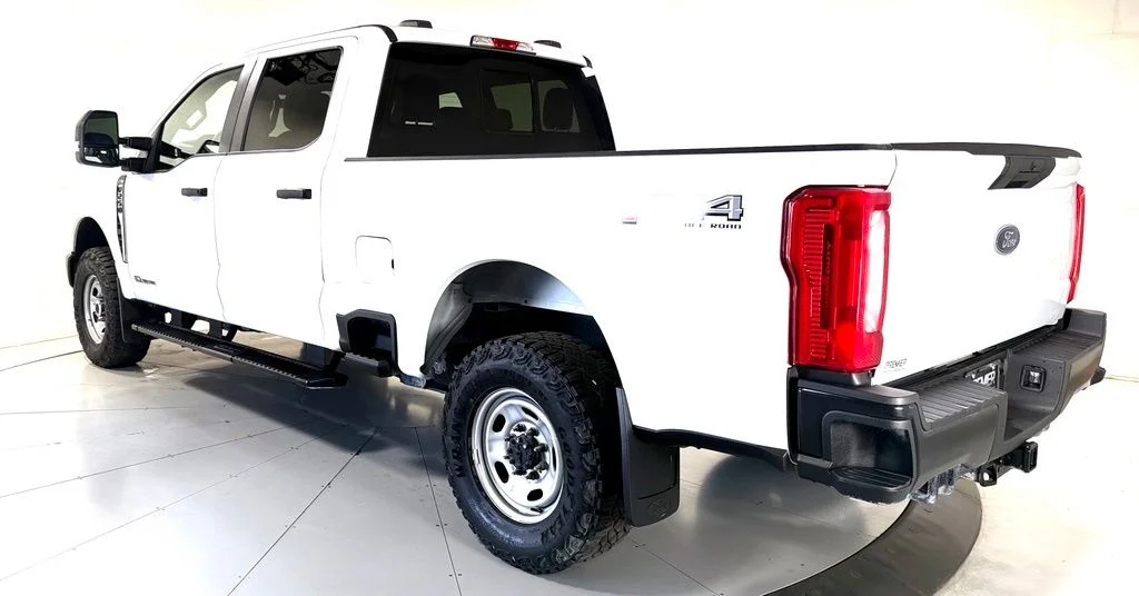 Used 2025 White Ford XL image 7