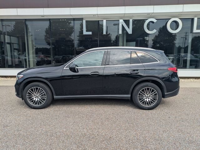 Used 2025 Black Mercedes-Benz GLC 300 image 3