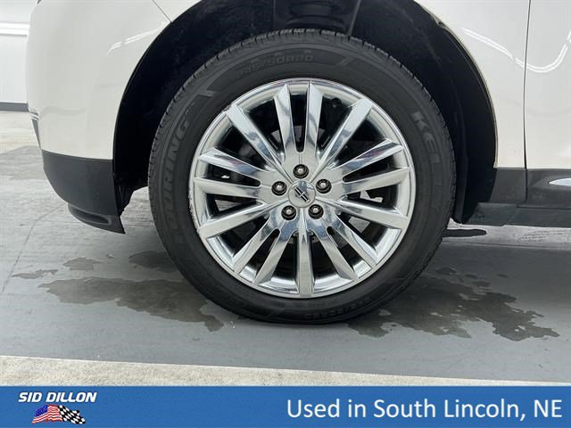 Used 2013 White Platinum Metallic Tri-Coat Lincoln AWD 4DR SUV image 17