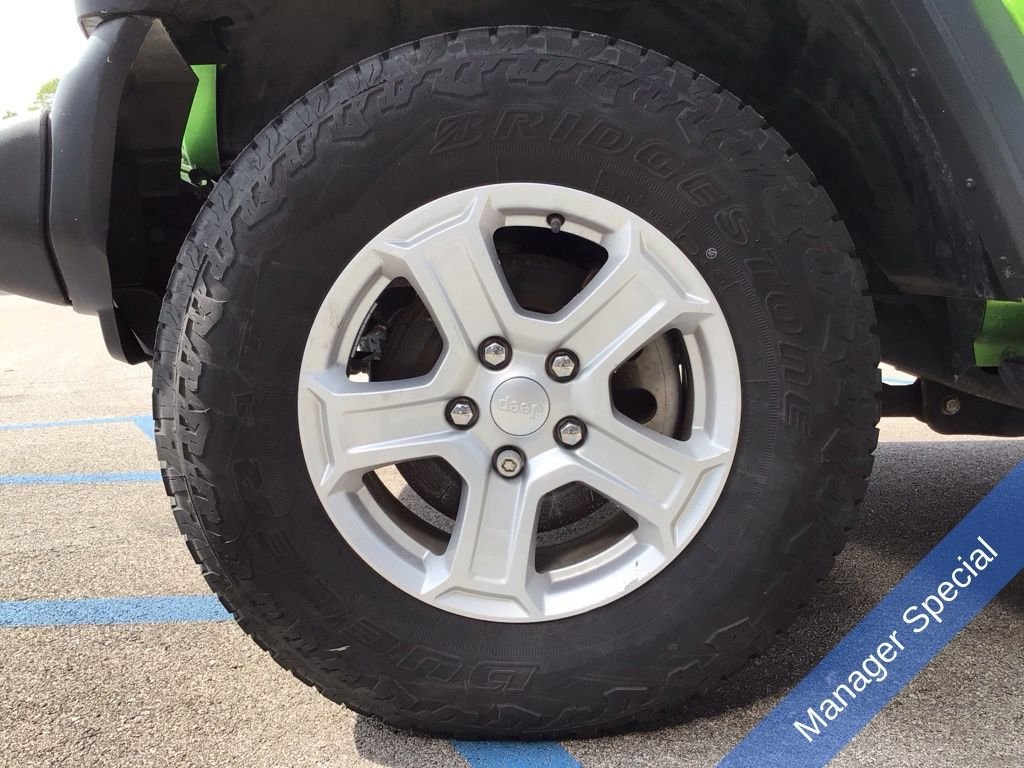 Used 2018 Green Jeep Unlimited Sport S image 19