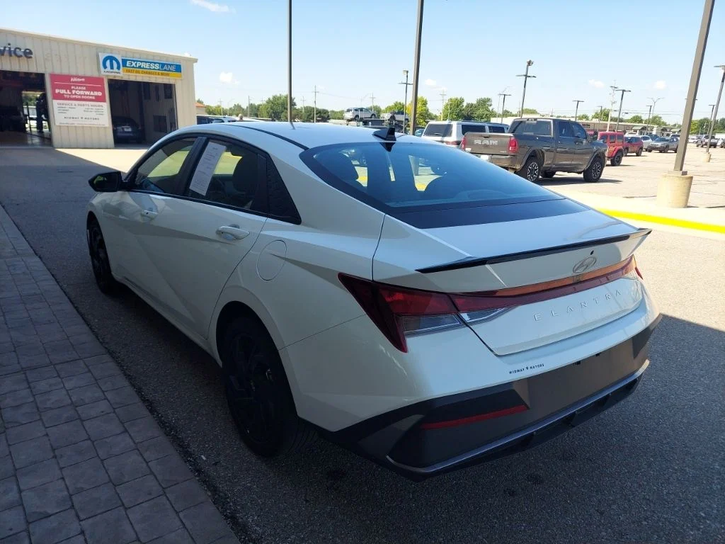 Certified Used 2026 White Hyundai SEL Sport image 5