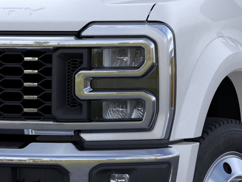 New 2026 Star White Metallic Tri-Coat Ford F-450® Lariat® image 18