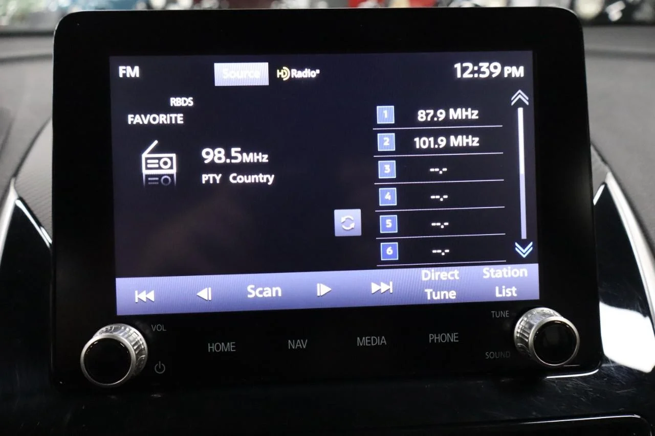 Used 2024 Alloy Silver Metallic Mitsubishi SE image 19