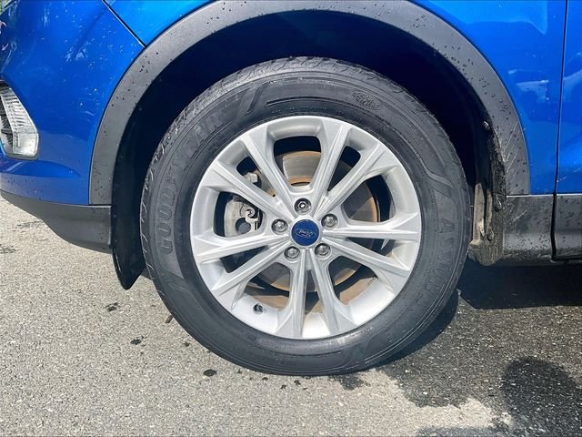 Used 2017 Blue Ford SE image 9