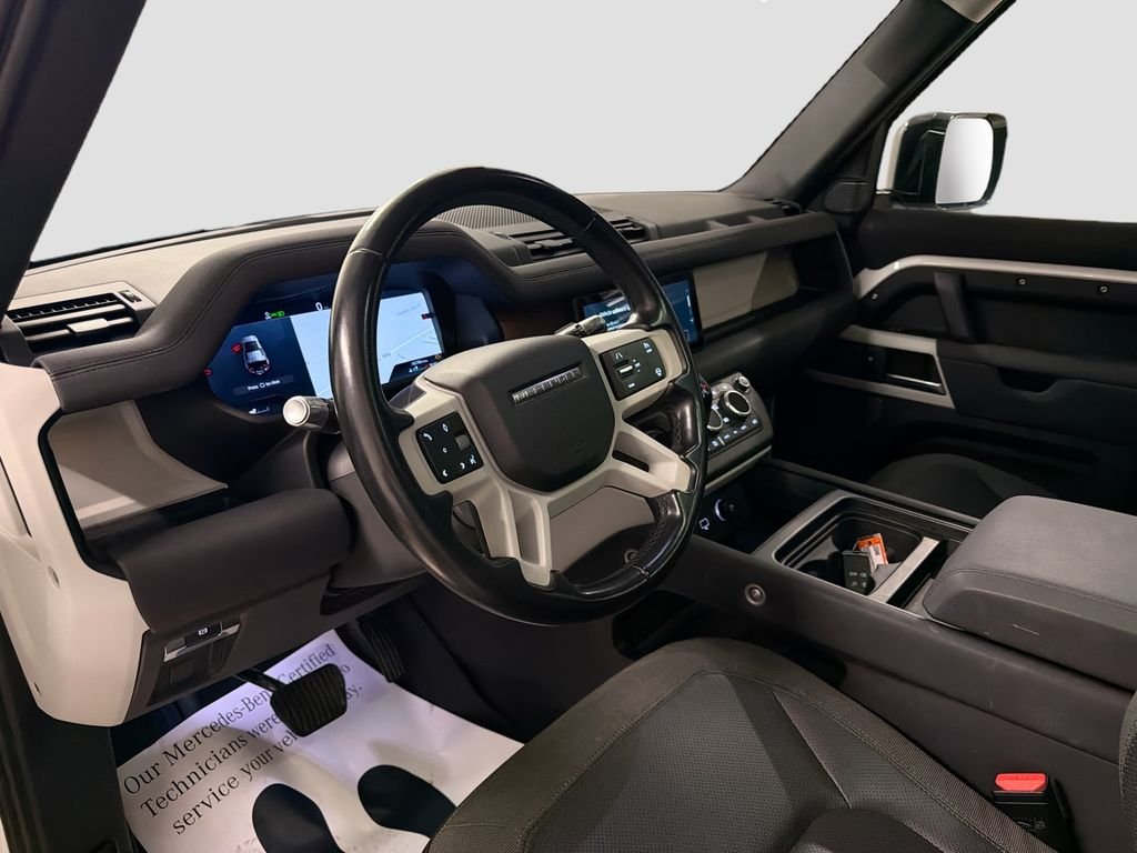 Used 2021 White Land Rover SE image 4
