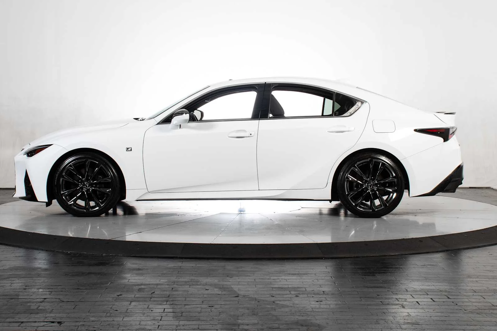 Used 2024 Ultra White Lexus F SPORT image 2