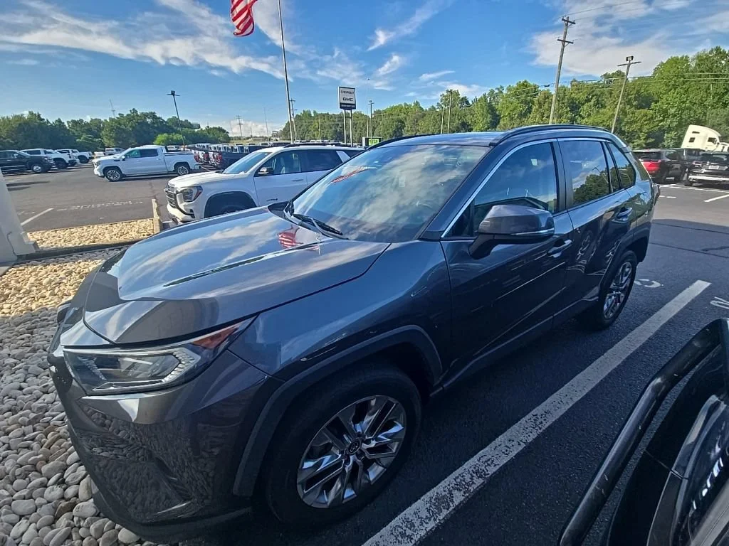 Used 2021 Magnetic Gray Met Toyota XLE Premium image 1