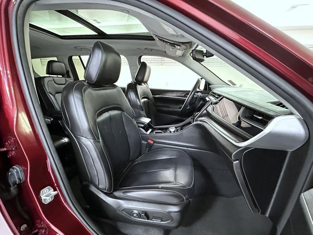 Used 2022 Red Jeep Limited image 15