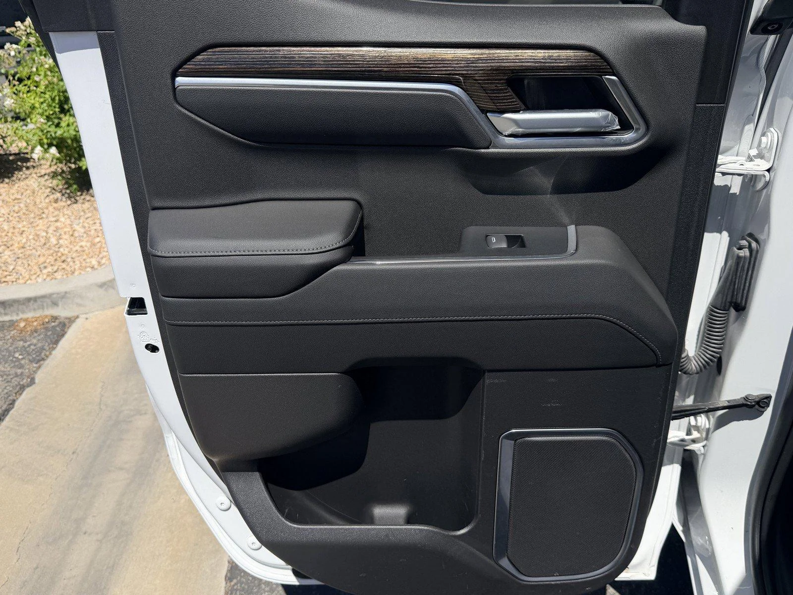 Used 2022 Summit White GMC SLE image 15