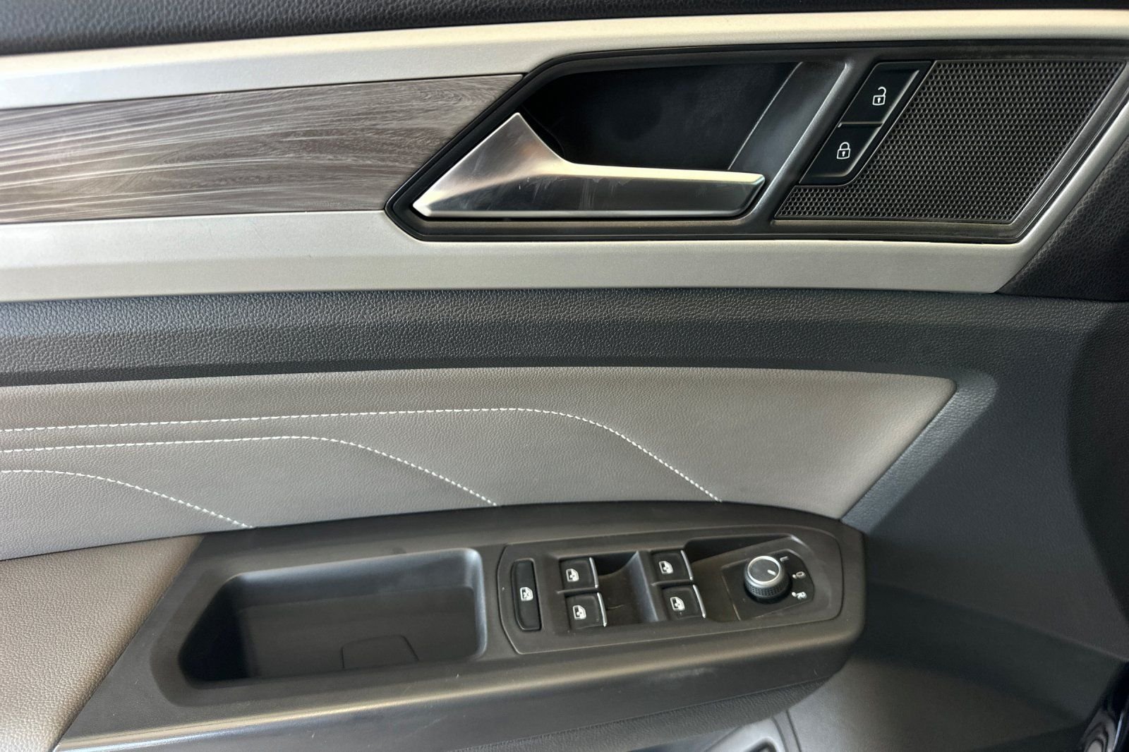2022 Volkswagen Atlas Cross Sport SE w/Tech - Photo 11
