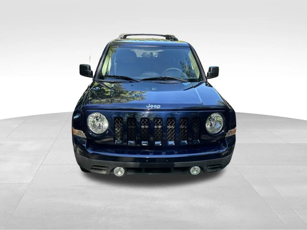 Used 2017 Blue Jeep Sport image 9