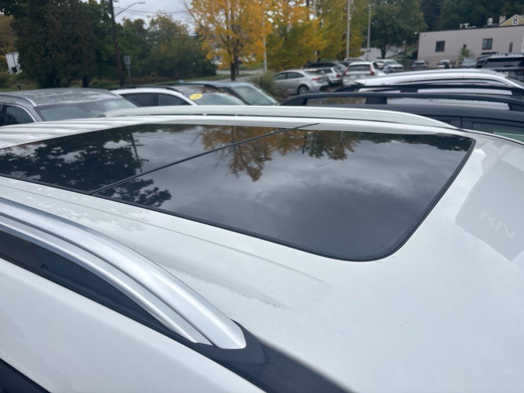 Used 2020 White Ford Limited image 7