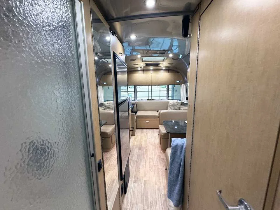 Used 2015  AIRSTREAM  image 29