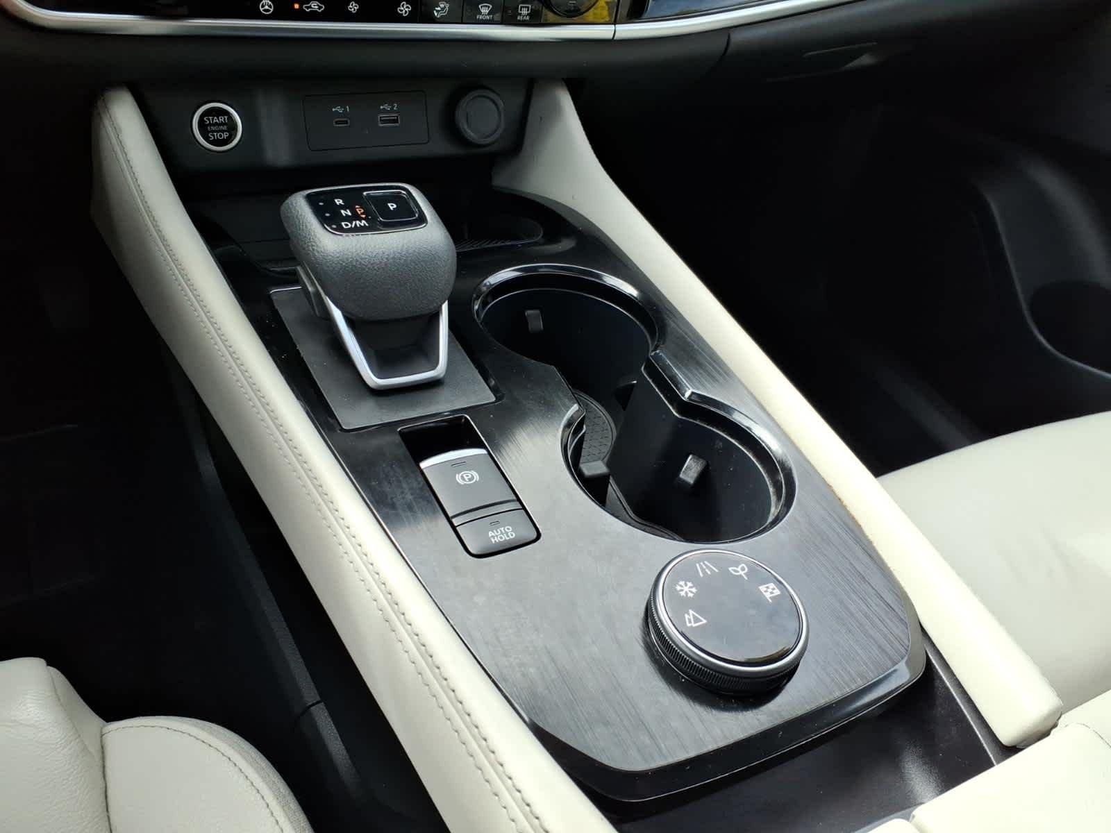 Certified Used 2023 Pearl White Tricoat/Super Black Nissan SL image 20