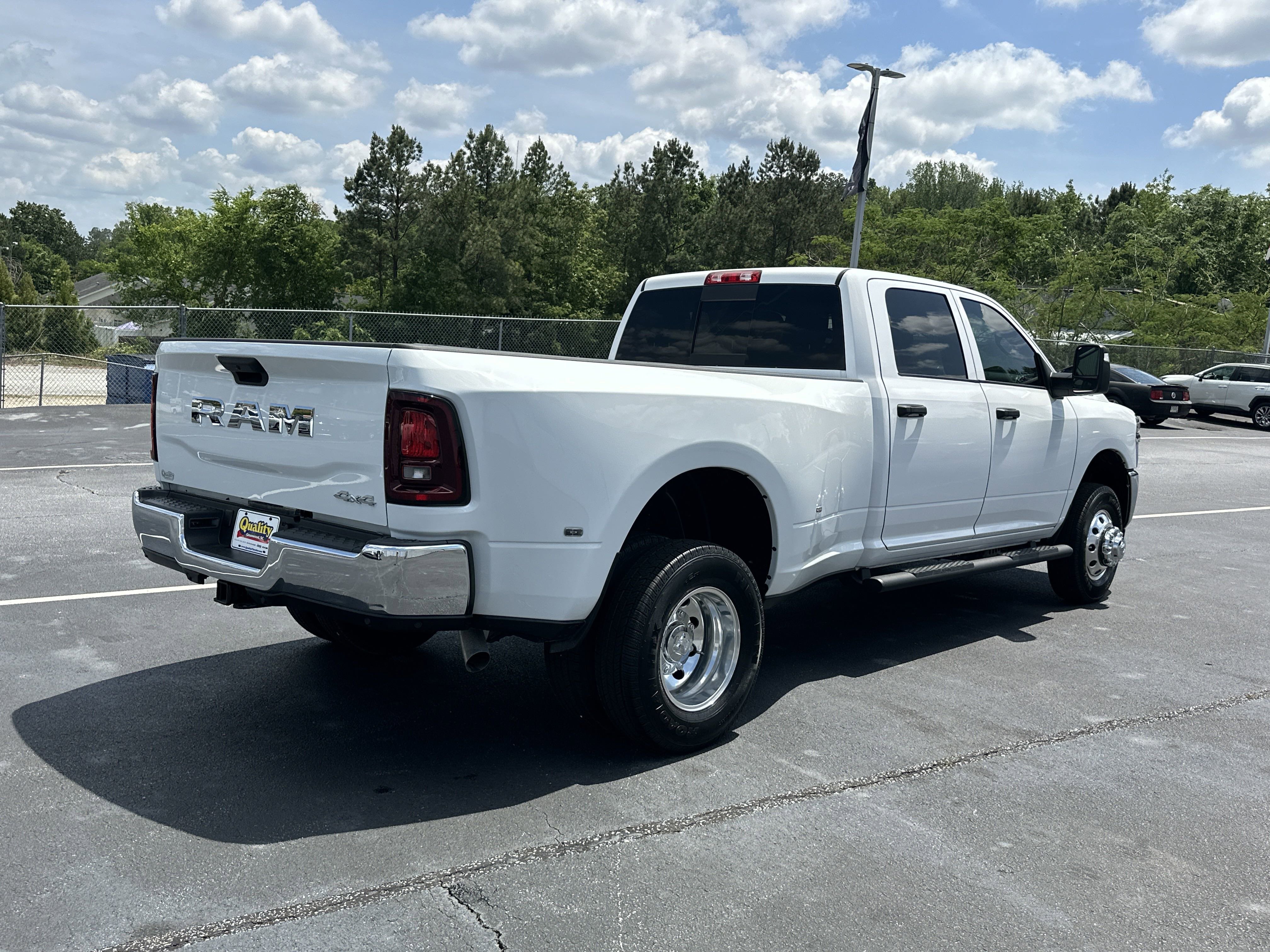 2025 RAM 3500 Tradesman - Photo 8