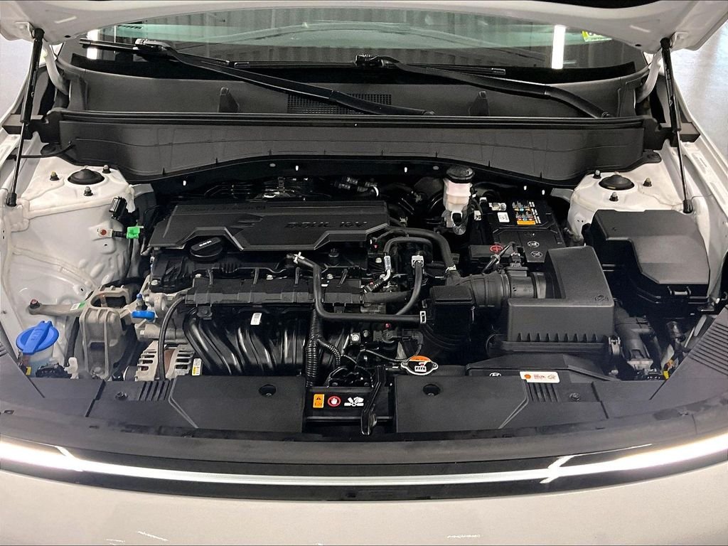 Used 2025 Atlas White Hyundai SEL image 28