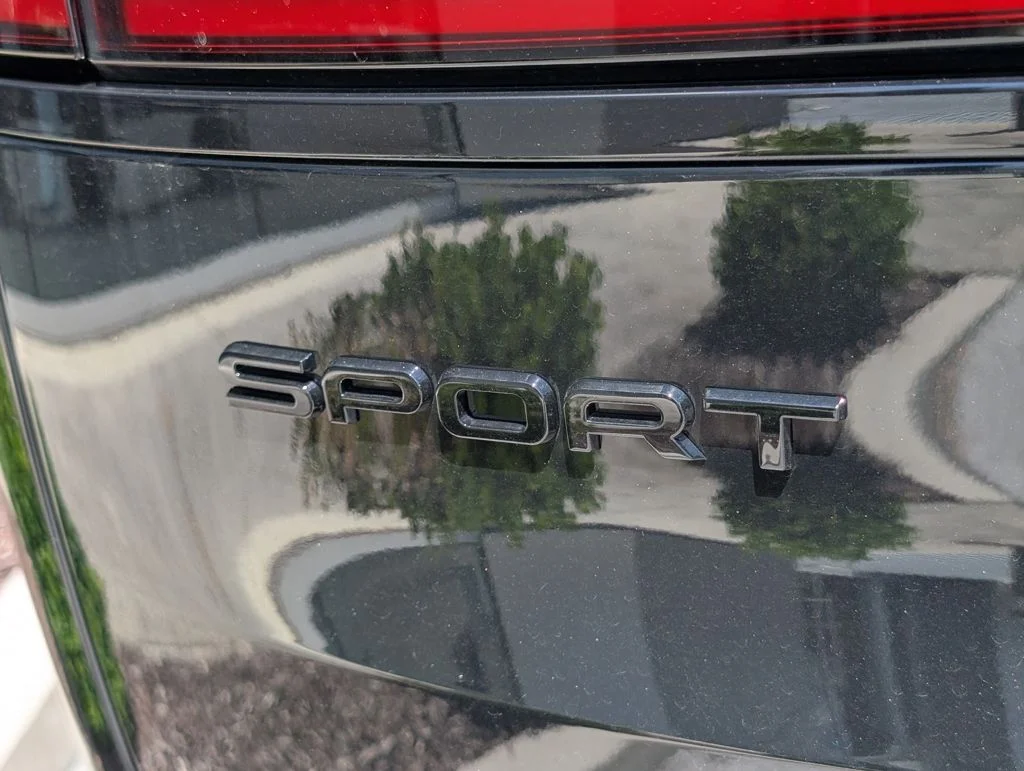New 2026 Santorini Black Land Rover SE image 31