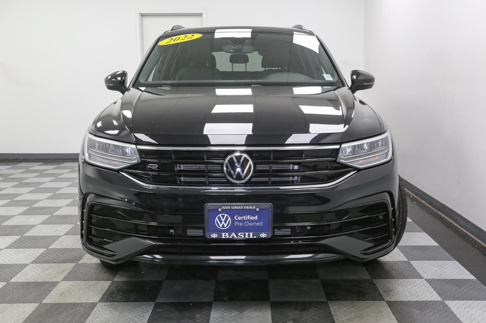 2022 Volkswagen Tiguan SE R-Line Black photo 3