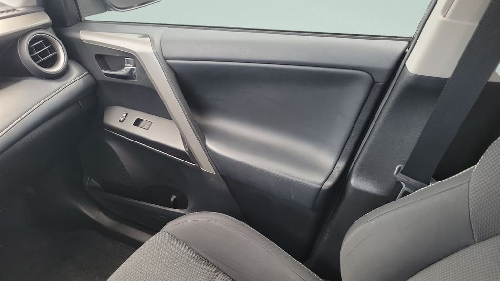 2018 Toyota RAV4 XLE - Photo 13