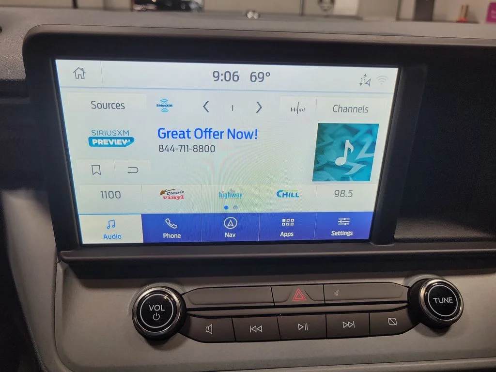 Used 2024  Ford Lariat image 41