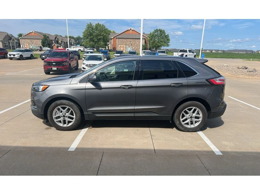 Used 2024 Carbonized Gray Metallic Ford SEL image 5