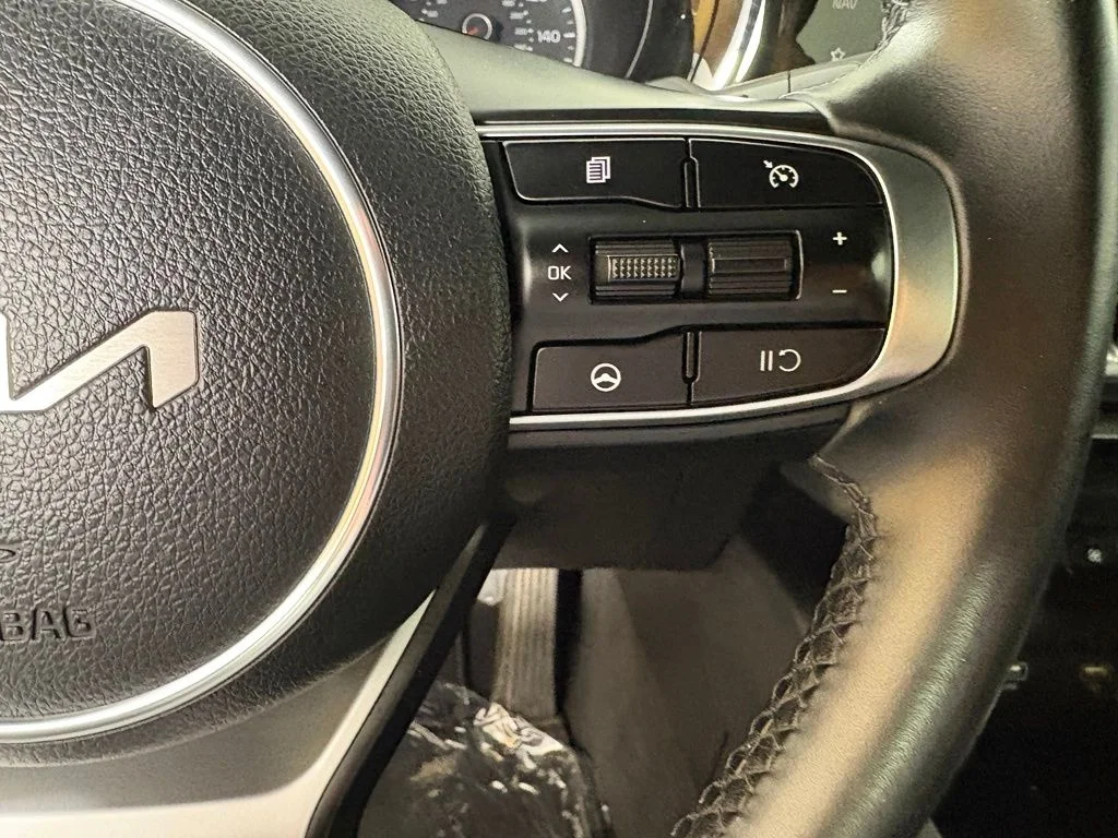 Used 2022 White Kia GT-Line image 25