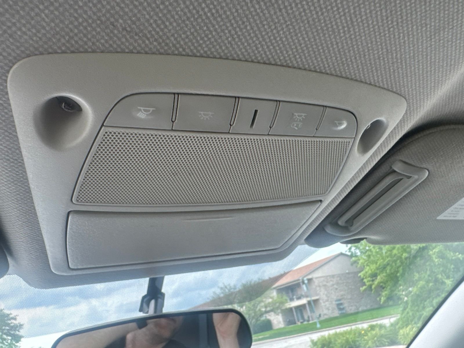 Used 2015 Silver Nissan SV image 20