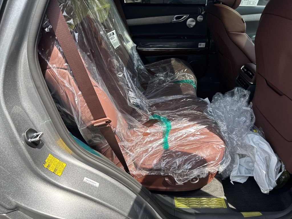 New 2025 Silver Genesis 3.5T Prestige image 15