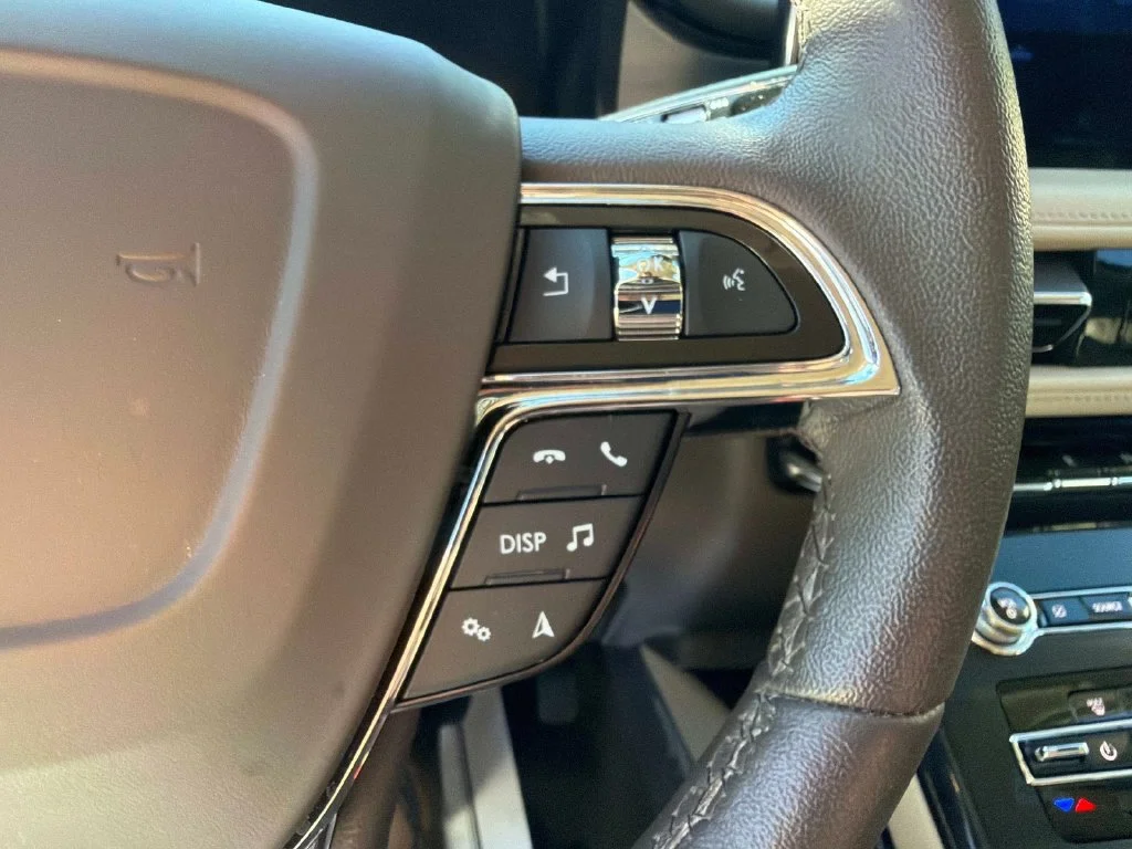 Used 2023 Silver Lincoln Standard image 28