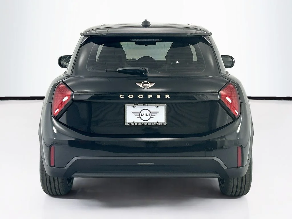 New 2026 Midnight Black II Metallic MINI Signature Plus image 6