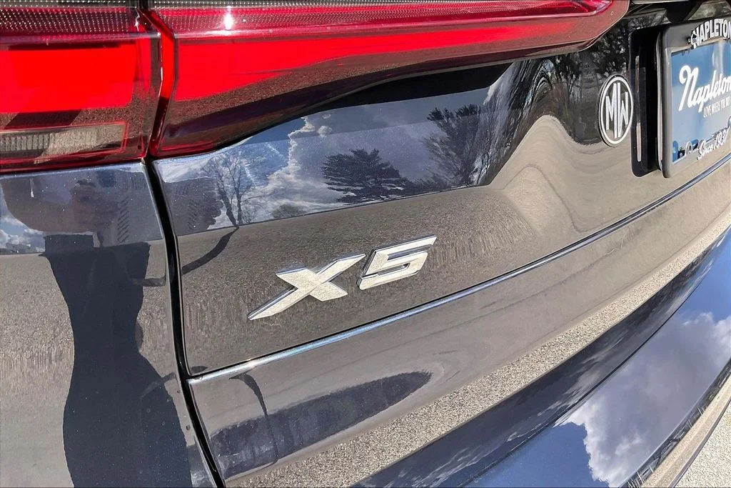 Used 2021 Black BMW xDrive40i image 32