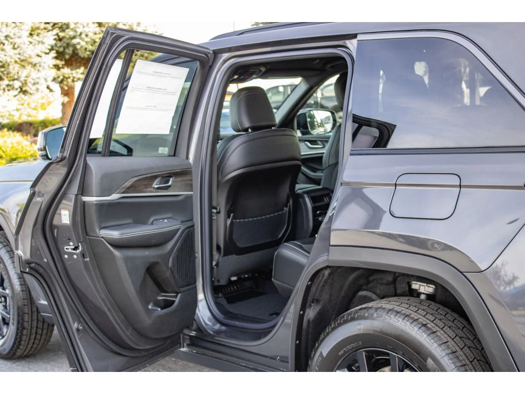 New 2026 Baltic Gray Metallic Clearcoat Jeep Laredo Altitude image 14