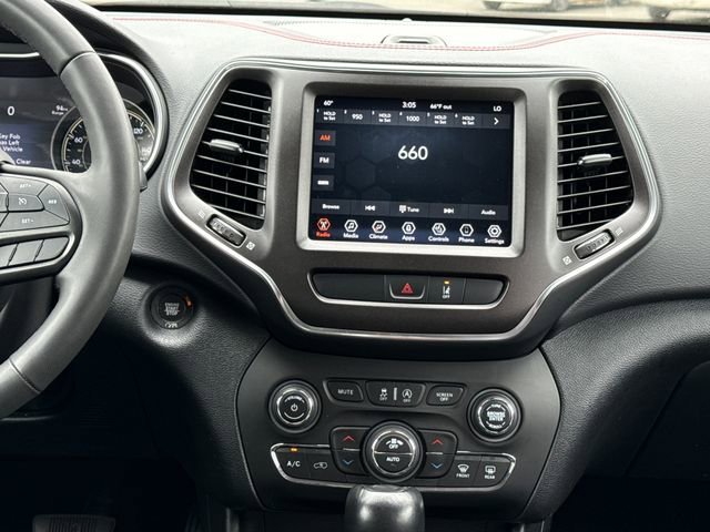 Used 2022 Bright White Clearcoat Jeep Trailhawk image 12
