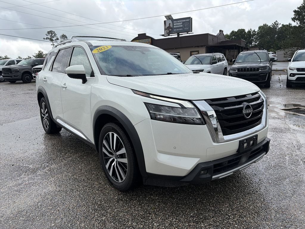 Used 2023 White Nissan Platinum image 8