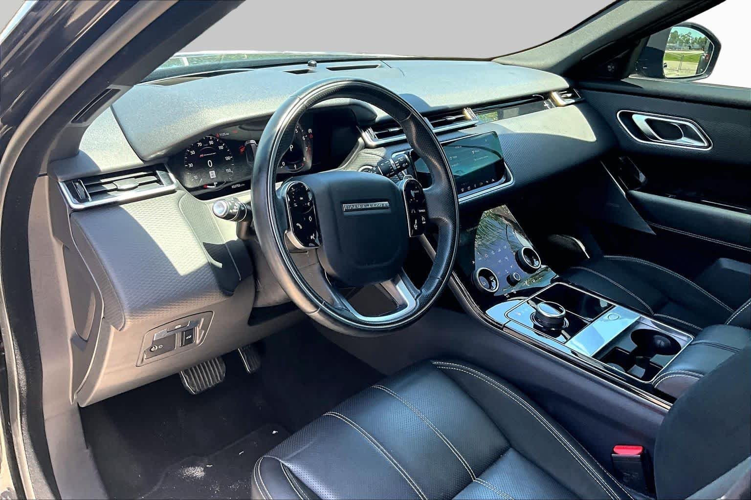 Used 2020  Land Rover R-Dynamic S image 18