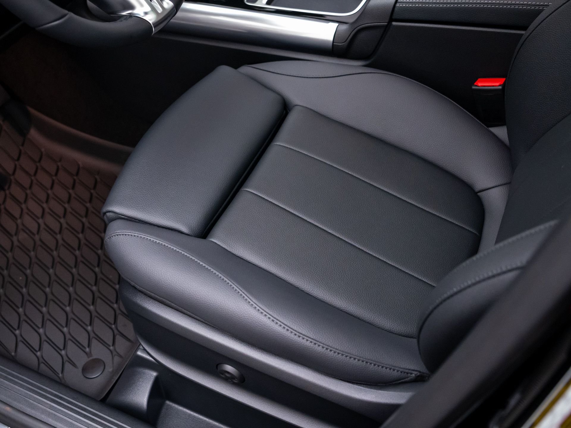 New 2026 Black Mercedes-Benz GLA 250 image 16