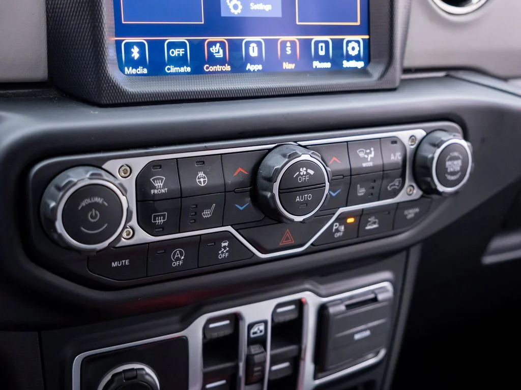 Used 2021 Gray Jeep High Altitude image 28