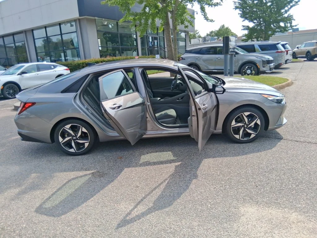 Used 2023 Silver Hyundai SEL image 17