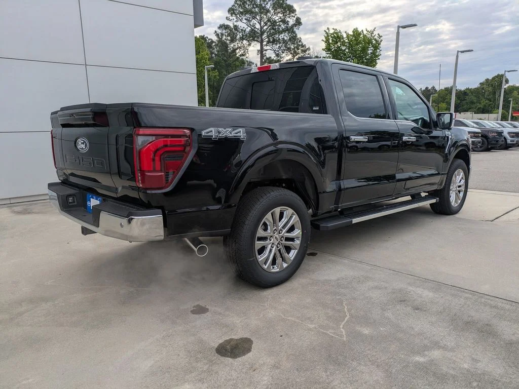 New 2026 Agate Black Metallic Ford Lariat image 4