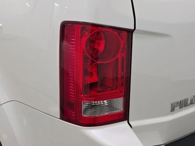 Used 2015 Diamond White Pearl Honda Touring image 32