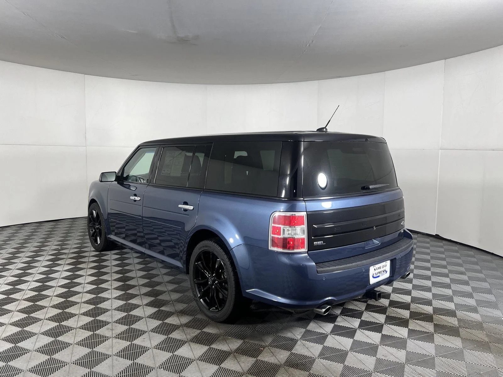 Used 2019 Blue Ford SEL image 11
