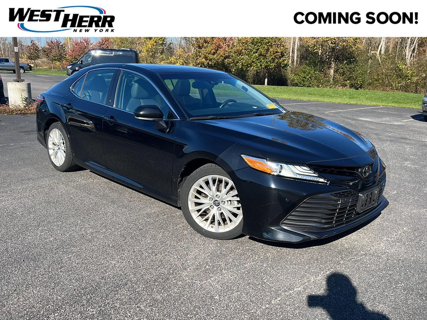 Used 2018 Midnight Black Metallic Toyota XLE image 1