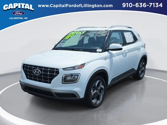 Used 2025 White Hyundai SEL image 1