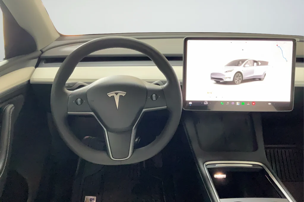 2024 Tesla Model Y Long Range - Photo 12